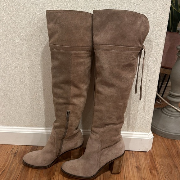 Franco Sarto suede fringe boots! ✨ - Picture 6 of 8